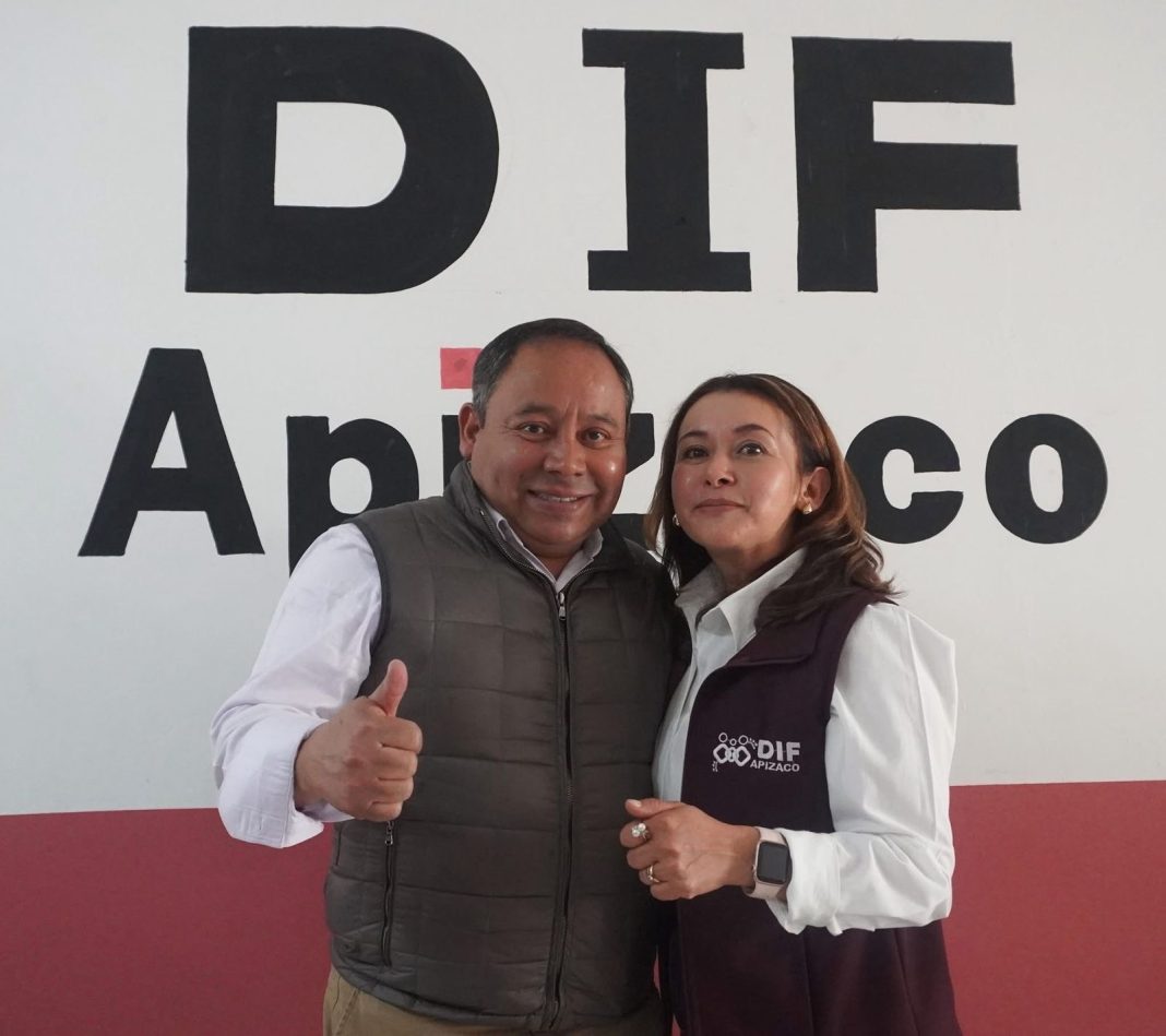 ENTREGAN JAVIER RIVERA BONILLA Y DIF APIZACO DESPENSAS Y APARATOS FUNCIONALES A PERSONAS PERTENECIENTES A GRUPOS VULNERABLES