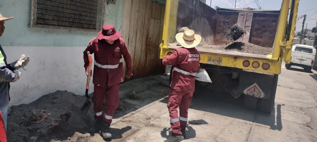 El Gobierno Municipal de Ixtenco inicia retiro de materiales pétreos en la vía pública como parte de la campaña “Ixtenco, te queremos limpio”