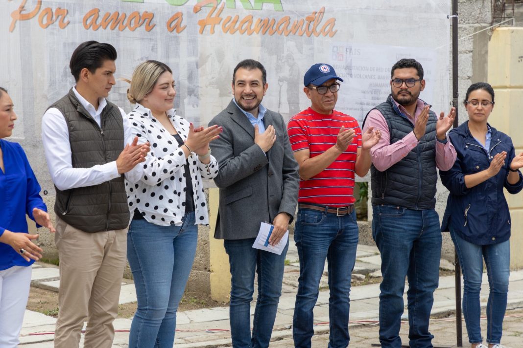 CHAVA SANTOS DA BANDERAZO DE ARRANQUE DE OBRAS EN COMUNIDADES