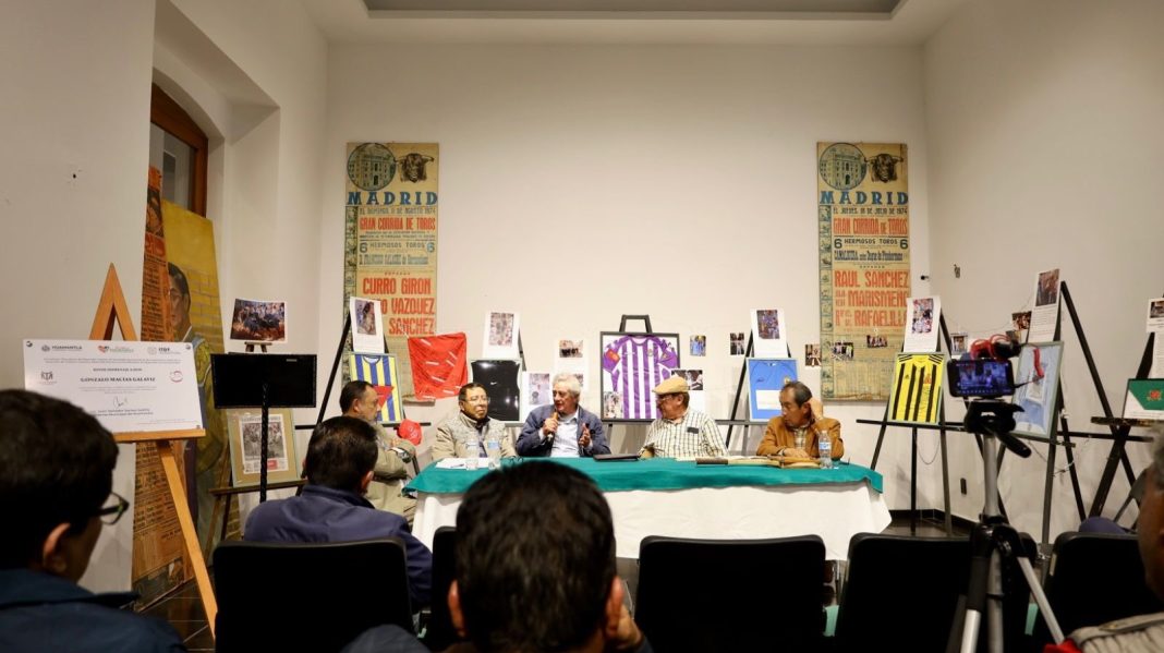 Huamantla honra la memoria de Gonzalo Macías Galavís, impulsor de la Huamantlada y el deporte en el municipio.