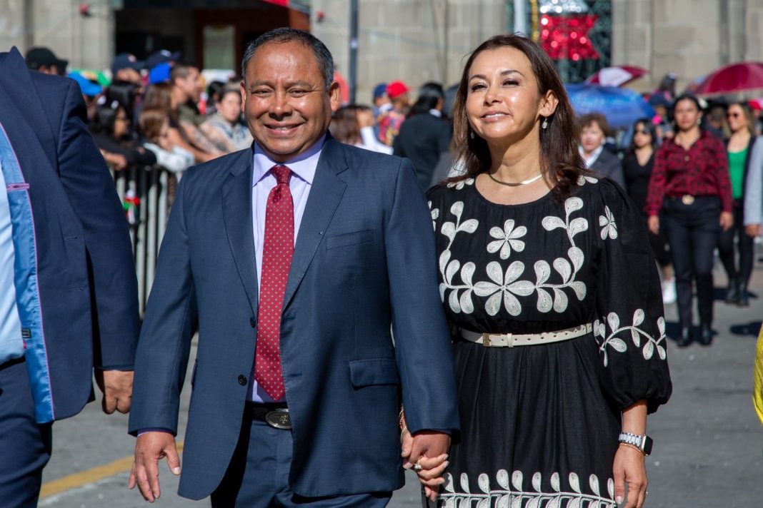 ENCABEZA JAVIER RIVERA DESFILE CÍVICO DE LA INDEPENDENCIA DE MÉXICO