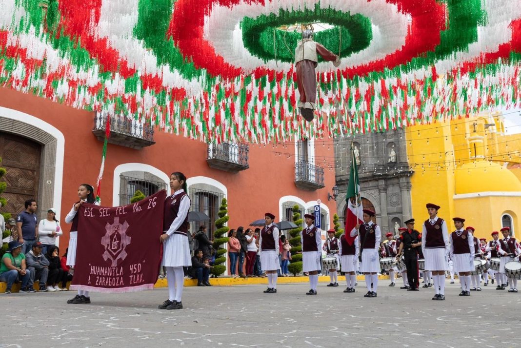 HUAMANTLA RINDE HOMENAJE A MIGUEL HIDALGO Y CELEBRA EL DESFILE CÍVICO POR EL CCXV ANIVERSARIO DE LA INDEPENDENCIA DE MÉXICO