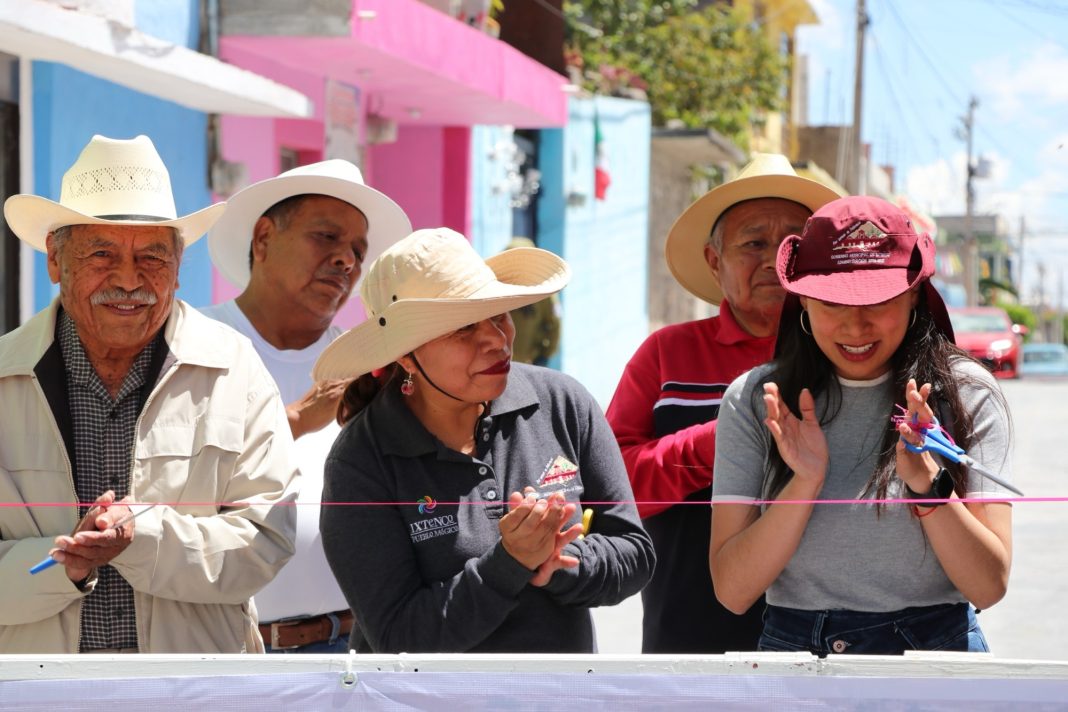 Ixtenco entrega rehabilitación de drenaje sanitario y pavimento en calle 2 Sur