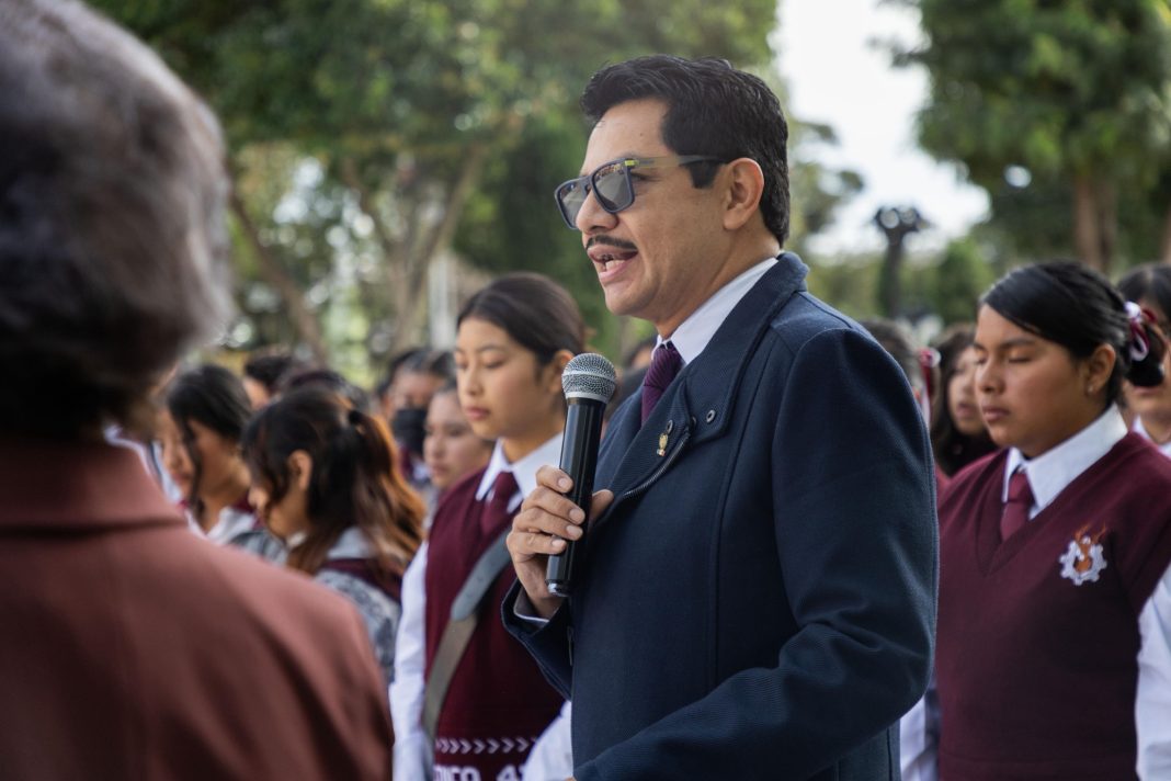 PUEBLO DE JESÚS Y SECUNDARIA TÉCNICA No. 43 PARTICIPAN EN CEREMONIA DE HONORES A LOS SÍMBOLOS PATRIOS E IZAMIENTO DE LA BANDERA NACIONAL EN HUAMANTLA