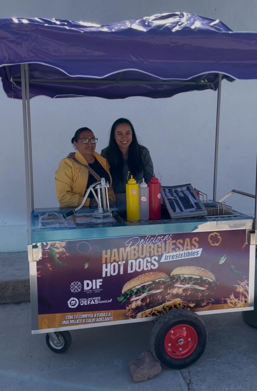 Ixtenco impulsa la autonomía económica de mujeres con la entrega de 8 emprendimientos del Programa de «Apoyo a Mujeres Jefas de Familia»