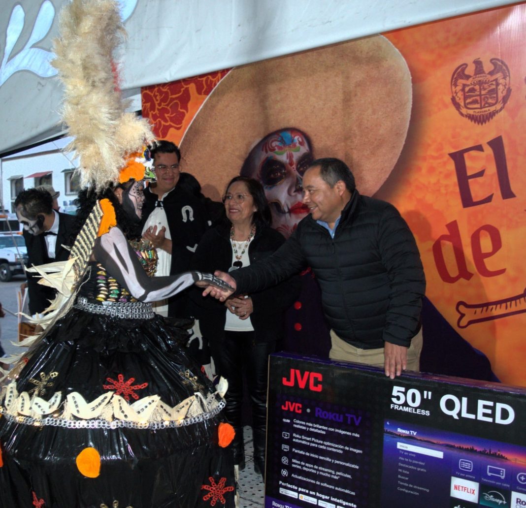 Apizaco celebra con color y creatividad el Concurso de Catrinas y Catrines 2025