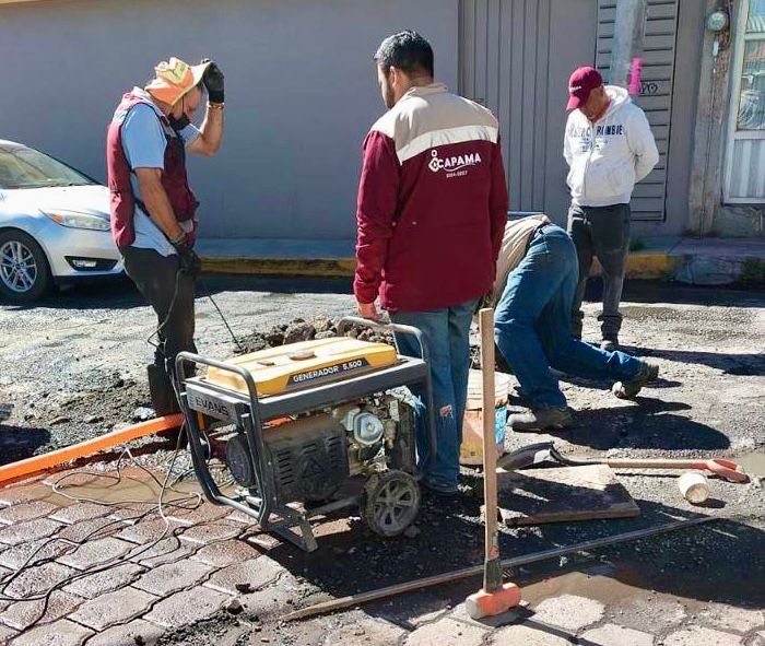 JAVIER RIVERA REFUERZA LA ATENCIÓN A REPORTES DE FUGAS DE AGUA EN APIZACO