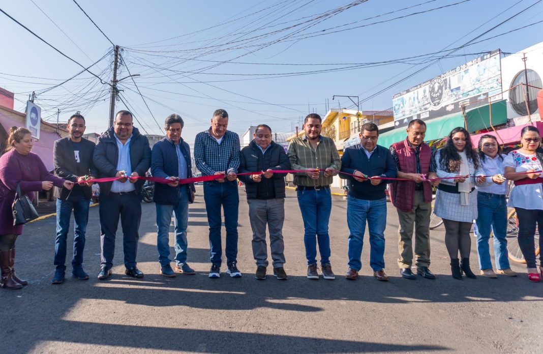 JAVIER RIVERA CUMPLE CON HECHOS: ENTREGA EL REENCARPETAMIENTO DE LA AVENIDA XICOHTÉNCATL