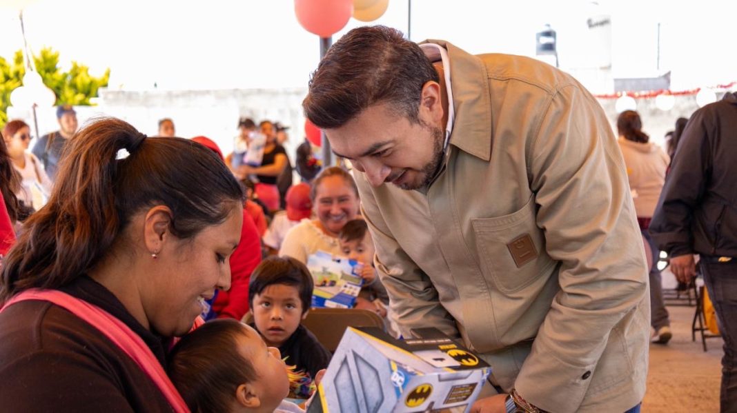 SALVADOR SANTOS ENCABEZA EL SEGUNDO DÍA DE LA CARAVANA DE REYES MAGOS Y REAFIRMA SU TRABAJO POR LA NIÑEZ