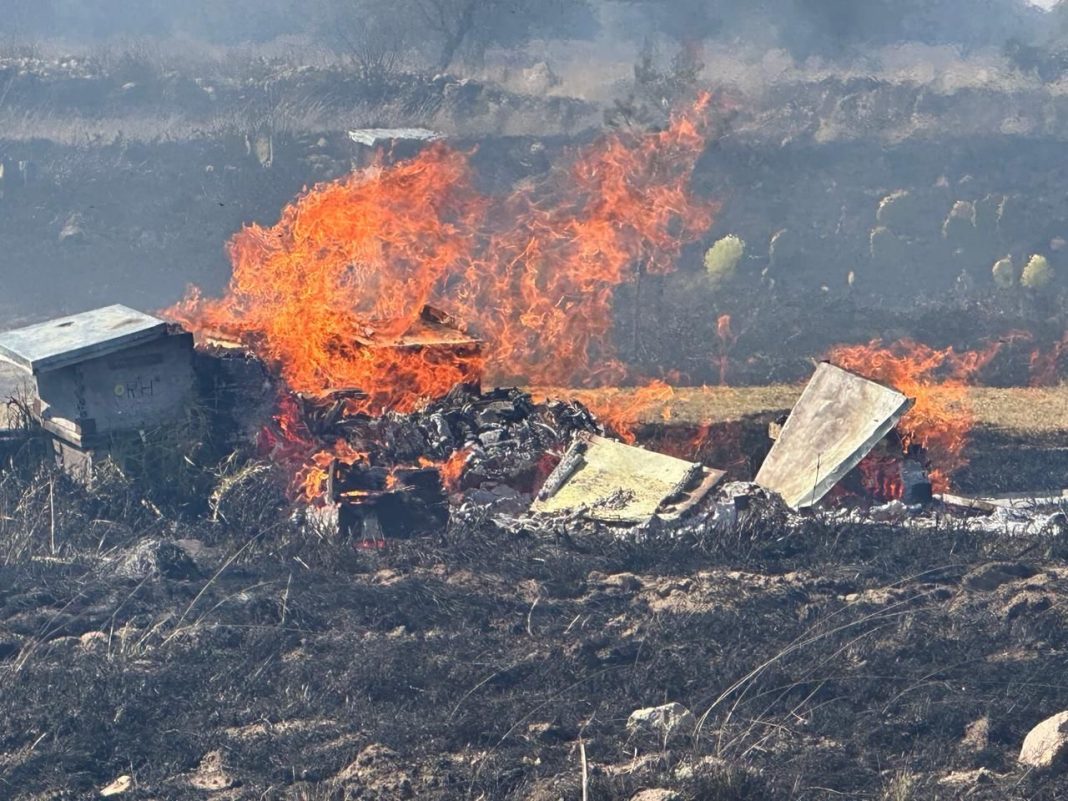 Protección Civil de Ixtenco atiende incendio de pastizal; reportan afectación a colmenas