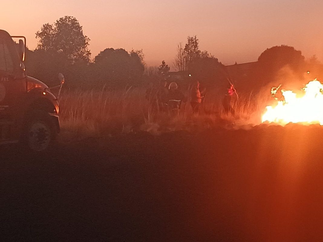 🚨 Oportuna intervención de Protección Civil y Seguridad Pública de Huamantla evita riesgo mayor por incendio de pastizal