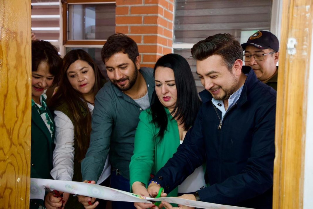 SALVADOR SANTOS ENTREGA NUEVA AMBULANCIA, UNIDAD DENTAL Y APOYOS A MUJERES PARA EL FORTALECIMIENTO DE SU ECONOMÍA