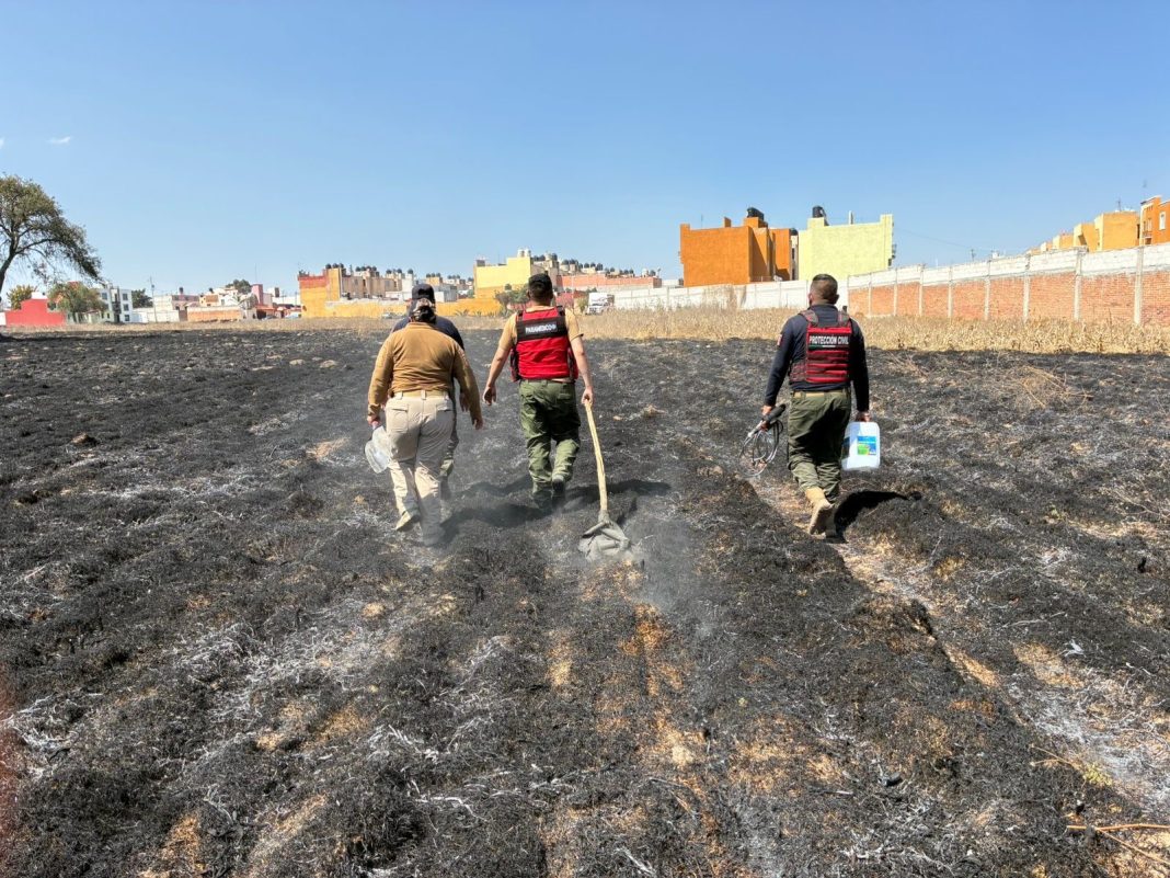 PRONTA INTERVENCIÓN DE LA DIRECCIÓN DE SEGURIDAD PÚBLICA Y PROTECCIÓN CIVIL PERMITE SOFOCAR DOS INCENDIOS DE PASTIZAL EN HUAMANTLA