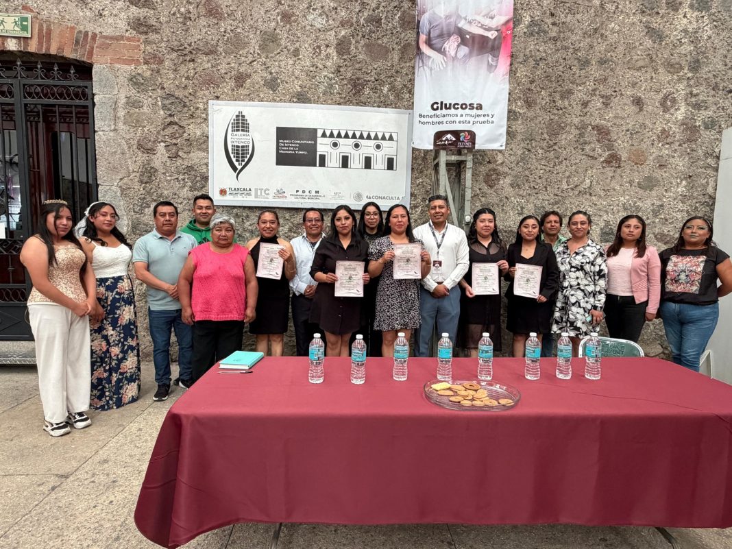 Concluye con éxito curso de Maquillaje Básico en Ixtenco; mujeres reciben certificación de ICATLAX