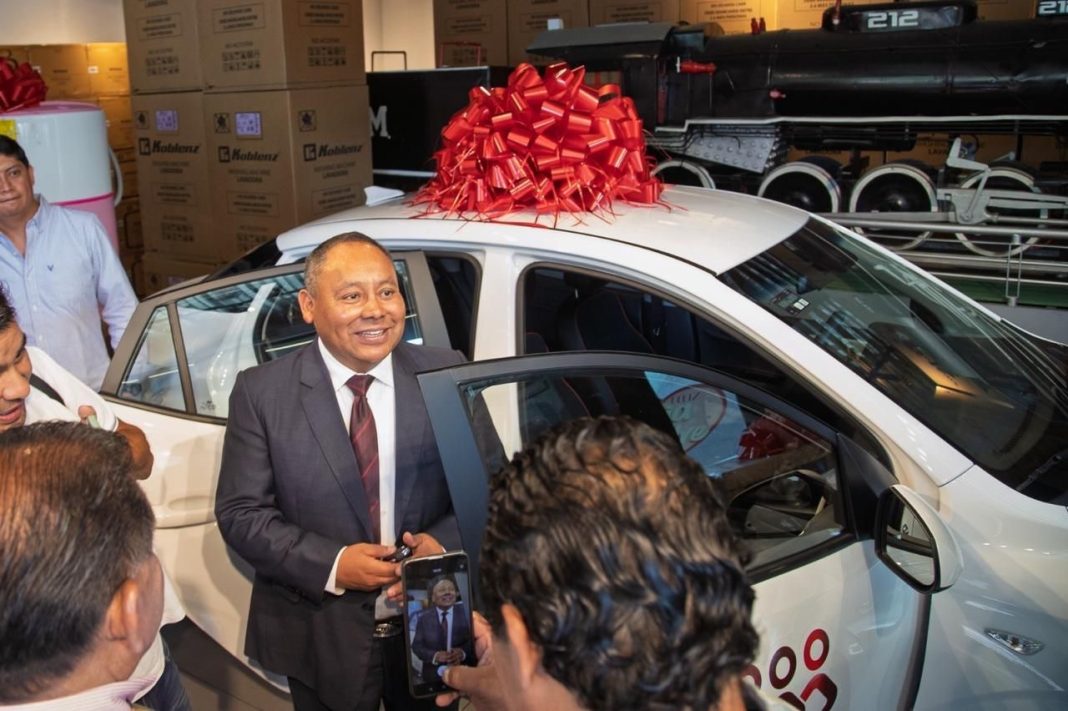 APIZACO CELEBRA A LAS MAMÁS EN GRANDE CON LA RIFA DE ¡UN AUTO!