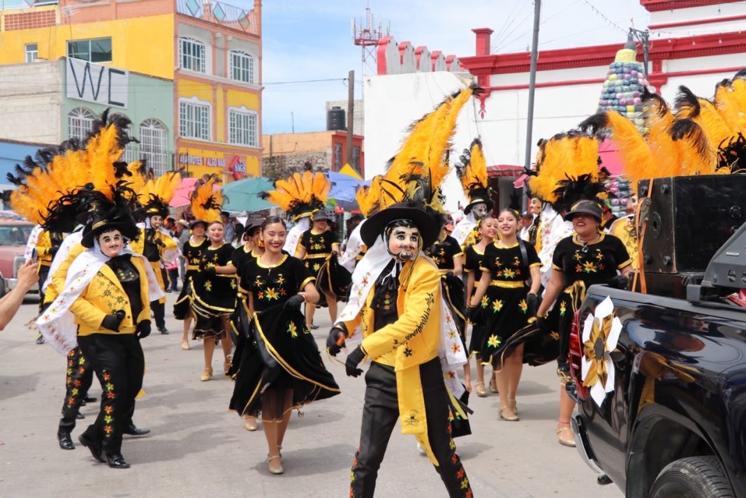 IXTENCO SE DESBORDA DE ALEGRÍA Y COLOR EN SU TRADICIONAL DESFILE DE FERIA