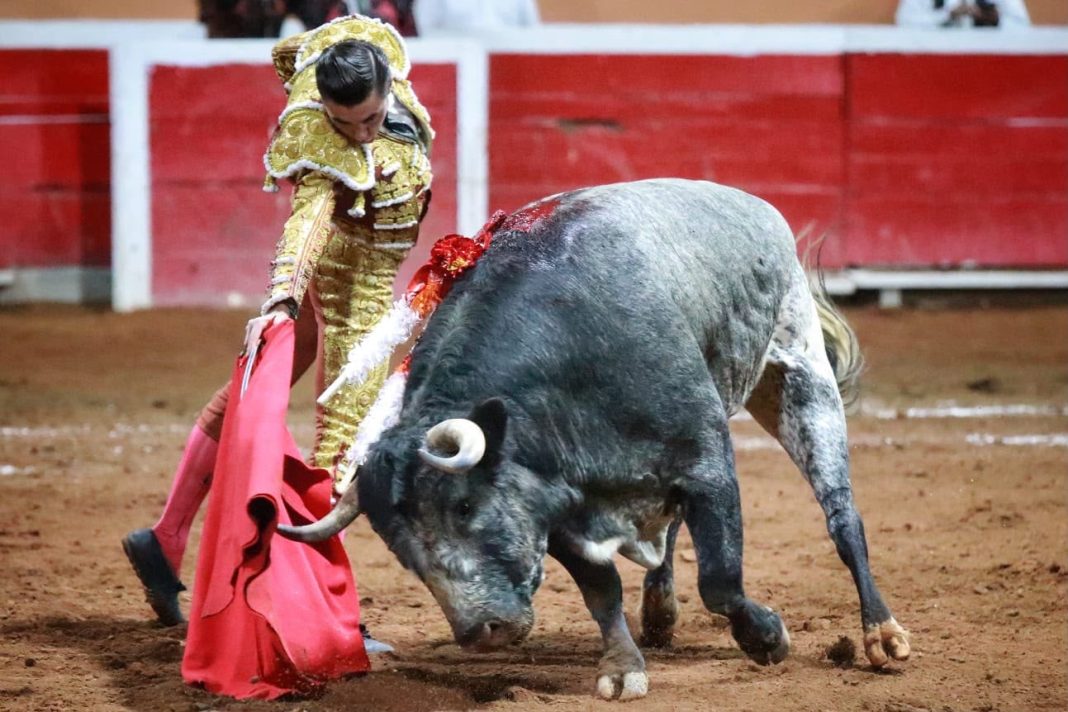 BRUNO ALOI SALE A HOMBROS Y ES EL MÁXIMO TRIUNFADOR DE LA CORRIDA DE LA HUAMANTLADA 2026