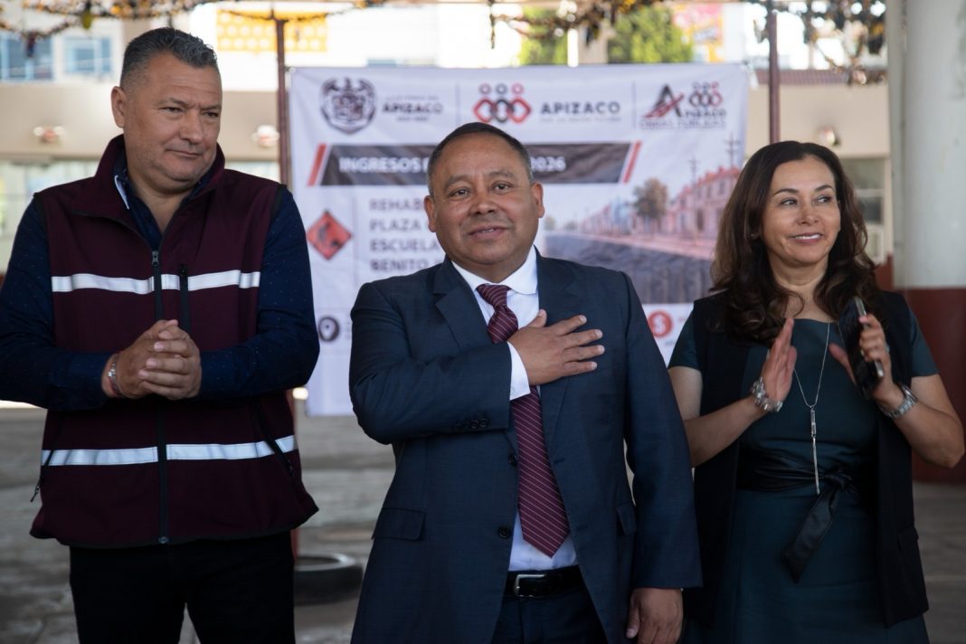 DA INICIO EL GOBIERNO DE APIZACO A LA REHABILITACIÓN DE PLAZA CÍVICA Y DRENAJE PLUVIAL EN LA ESCUELA PRIMARIA BENITO JUÁREZ