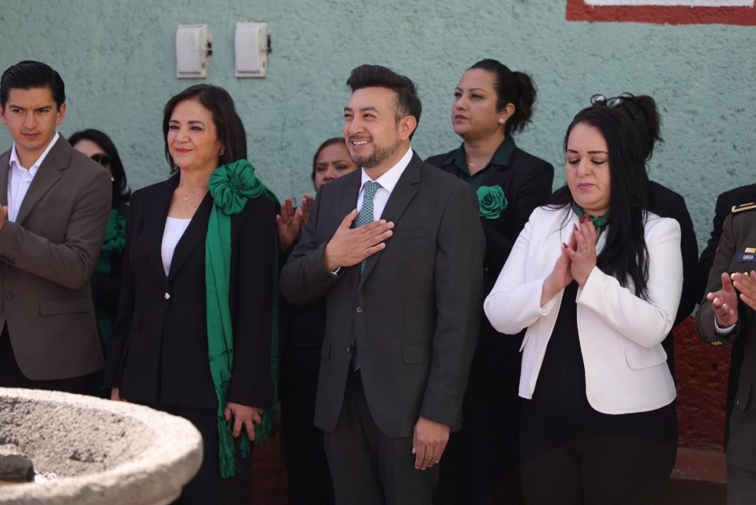 LLAMA SALVADOR SANTOS CEDILLO A LA UNIDAD DURANTE HOMENAJE POR EL 216 ANIVERSARIO DEL INICIO DE LA INDEPENDENCIA