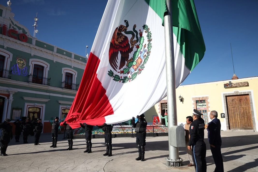 HUAMANTLA CONMEMORA SEPTIEMBRE CON HOMENAJE CÍVICO Y RECONOCE LA LABOR DE QUIENES SIRVEN A LA CIUDADANÍA