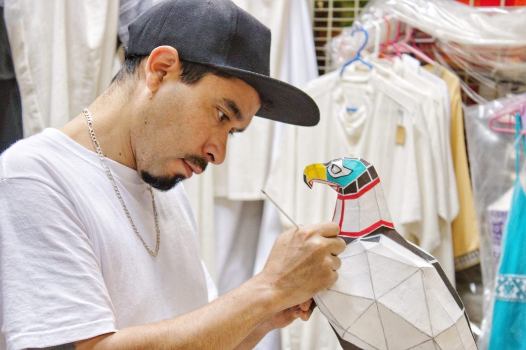MERCADO DE ARTESANOS ORGANIZA TALLERES PARA ENSEÑAR A VISITANTES TÉCNICAS ARTESANALES Y CREAR PIEZAS PROPIAS